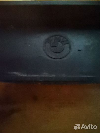 Шильдик бмв е12 на решётку