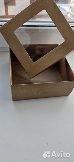 Коробка подарочная с окном 16.5х16.5
