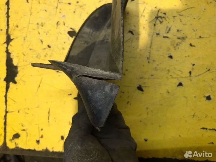 Брызговик задний левый Daewoo Nexia 2008-2016