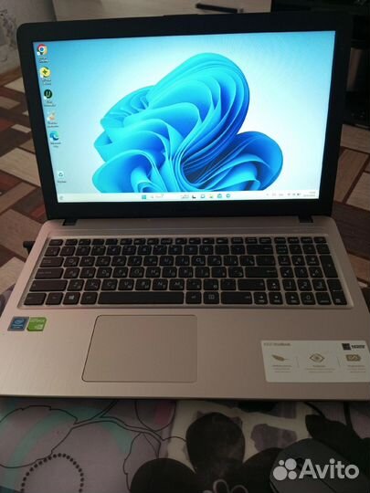 Ноутбук asus