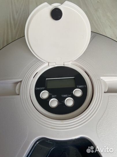 Автоматическая кормушка для собак и кошек