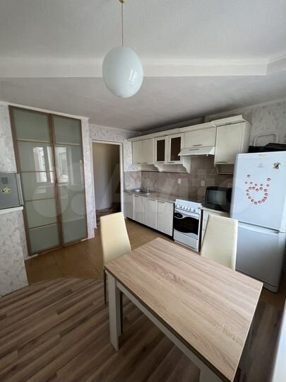2-к. квартира, 57 м², 8/10 эт.