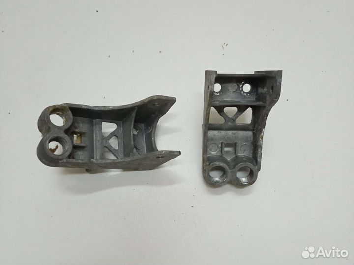 Петля (нижняя) холодильника Whirpool