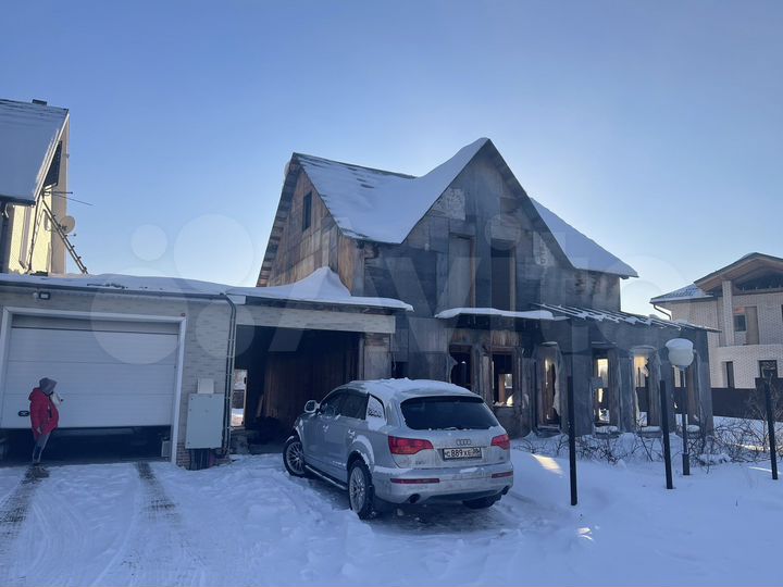 Дом 200 м² на участке 8 сот.