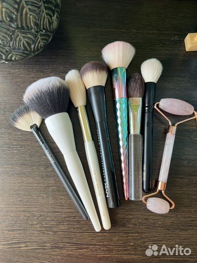 Кисти для макияжа и ролик
