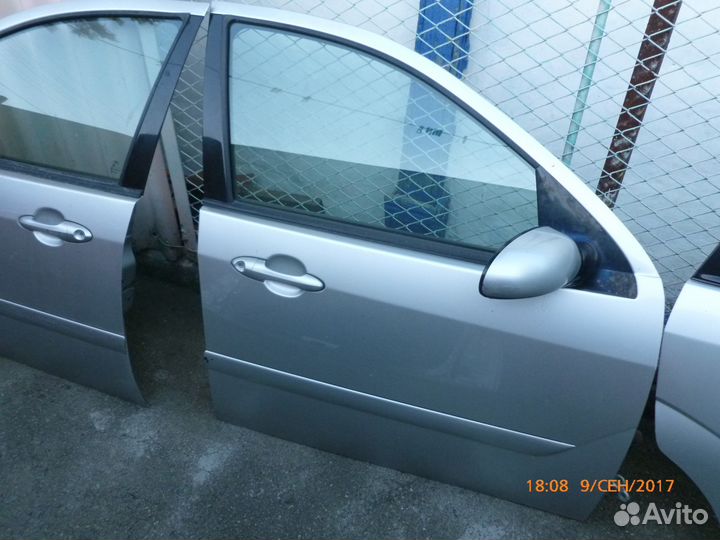 Форд Фокус-1 2004 года двери