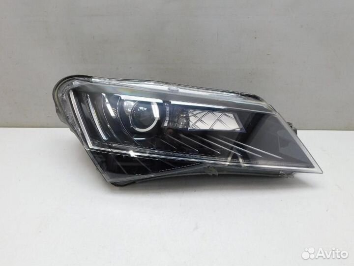Фара правая Skoda Superb