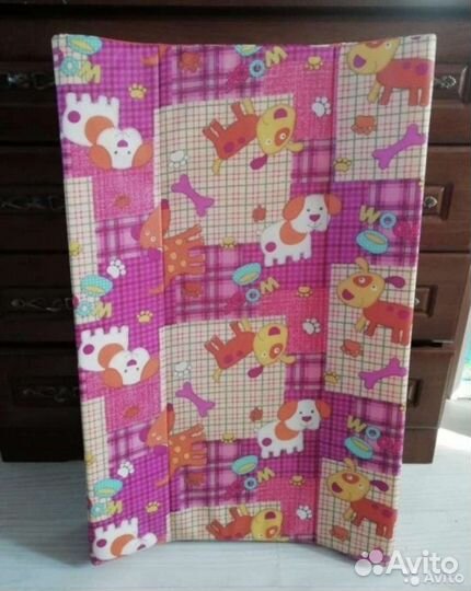 Пеленальная доска на кроватку