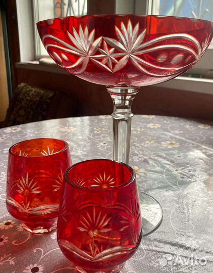 Ваза для фруктов на ножке цветное стекло