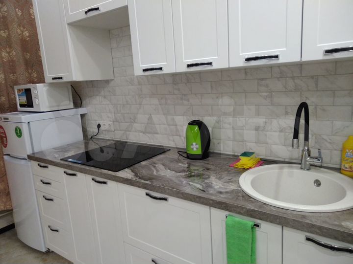 1-к. квартира, 42 м², 1/15 эт.