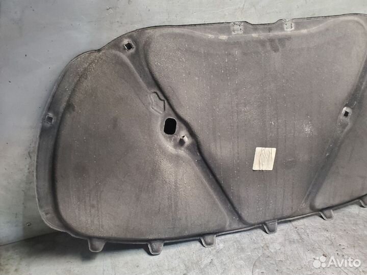 VW Polo Sedan Шумоизоляция капота