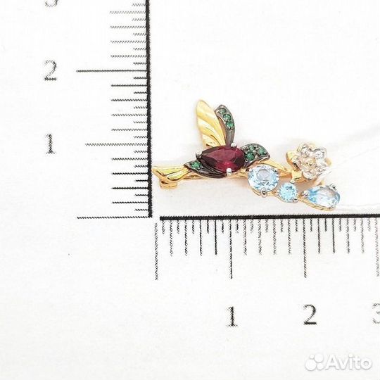 Золотая брошь с фианитом