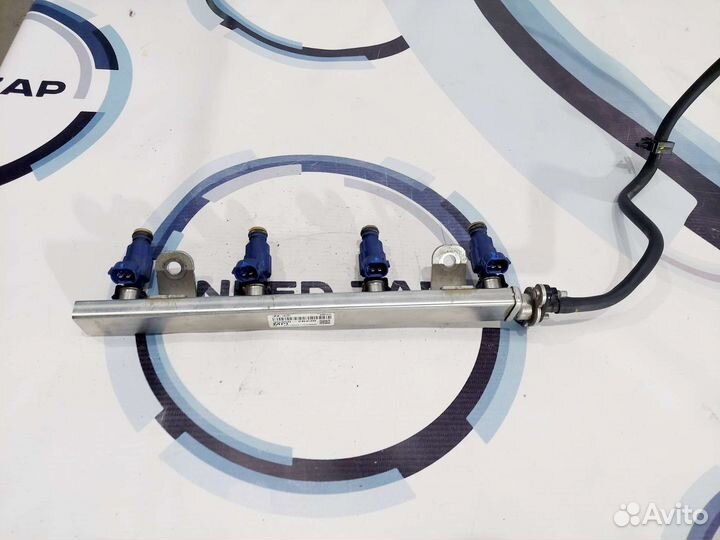 Топливная рампа с форсунками Kia Venga 2017