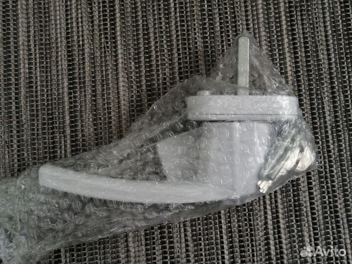 Ручка оконная с замком