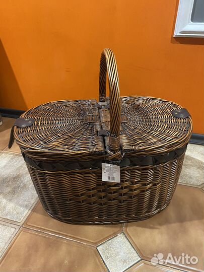 Корзина для пикника с посудой