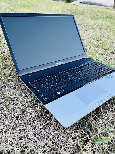 Ноутбук Samsung np300e5a в отл состоянии