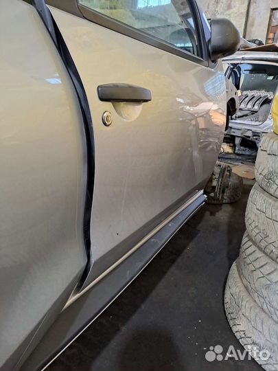 Дверь передняя правая Nissan Terrano D10