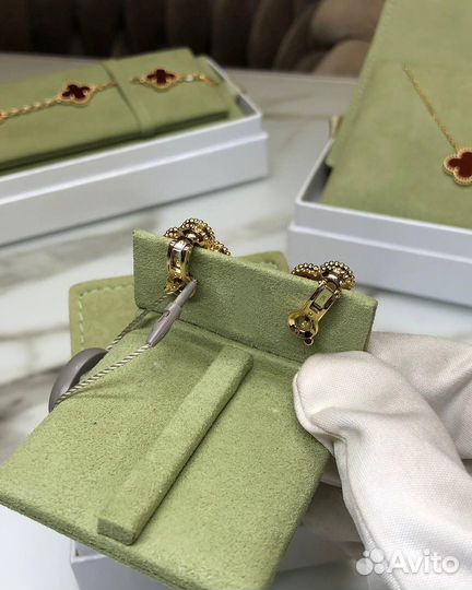 Серьги Van Cleef & Arpels Alhambra