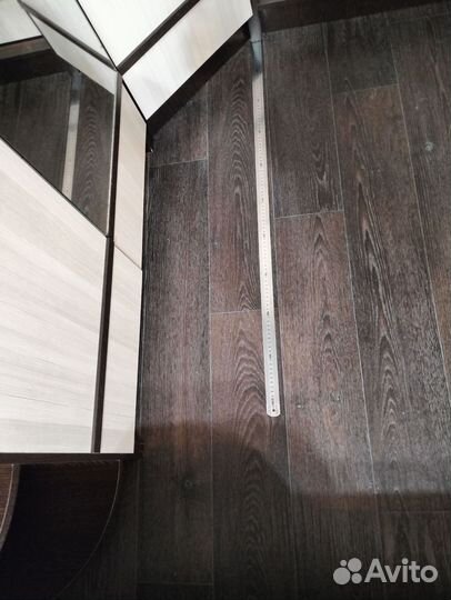 Угловой шкаф с зеркалом