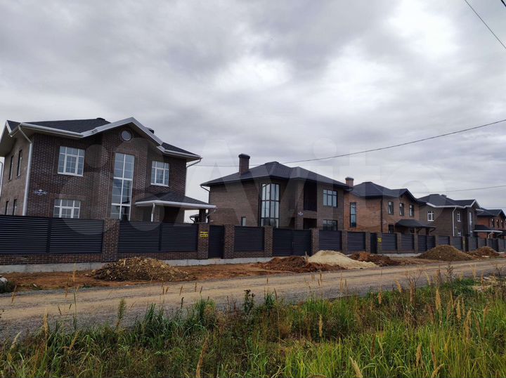 Коттедж 200 м² на участке 6 сот.