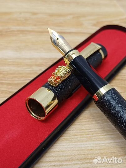 Подарочная перьевая ручка