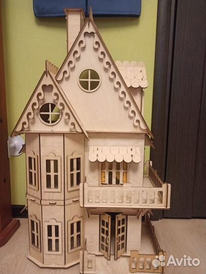Деревянный домик для кукол