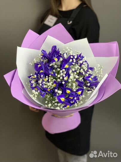 Ирисы и гипсофила