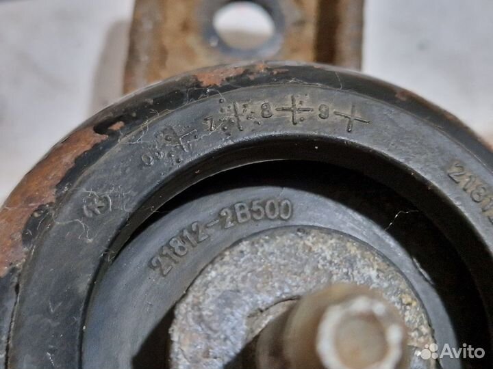 Опора двс хундай санта фе 2,7 МКПП 2008 год