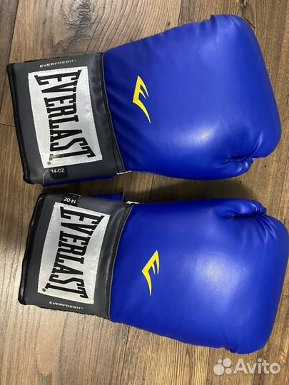 Боксерские перчатки 14oz everlast