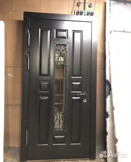 Дверь входная в частный дом