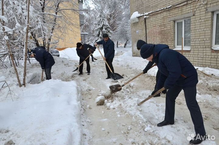 Уборка снега вручную. Разнорабочие