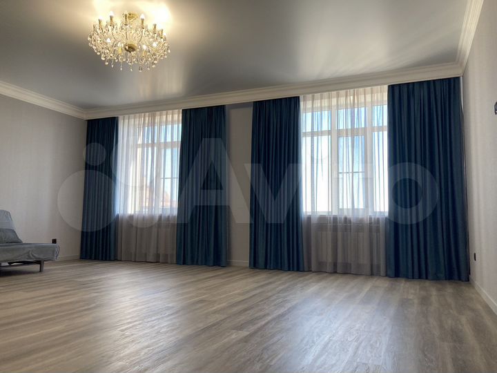 Доля в 3-к. квартире, 125 м², 9/10 эт.