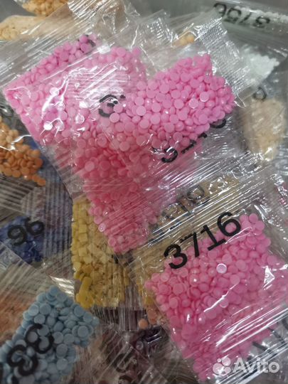 Стразы для картин.Алмазная мозаика