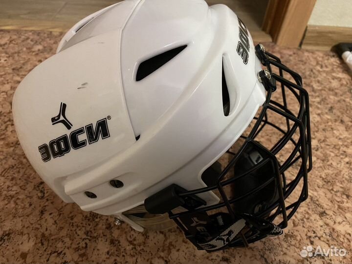 Хоккейный шлем