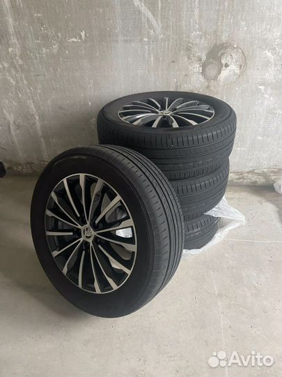 R18 Yokohama BluEarth AE50 235/55, PCD 5x112 DIA 57.1