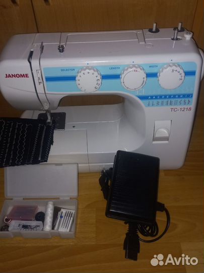Швейная машина Janome