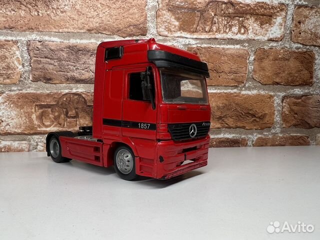 Модель грузовой Mersedes 1/32 New Ray