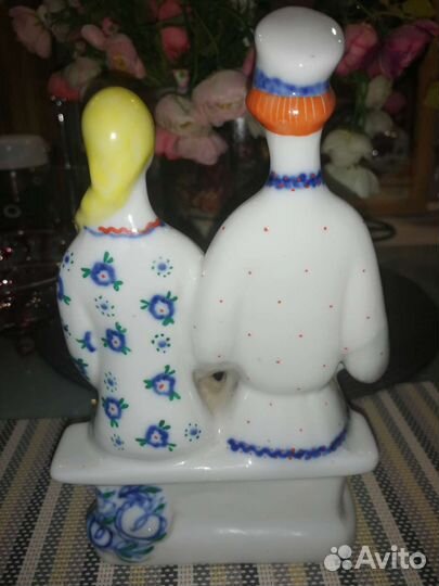Фарфоровая статуэтка