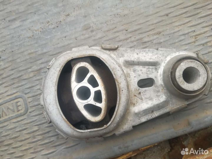 Подушка кпп Renault megane 3 Fluence scenic 3