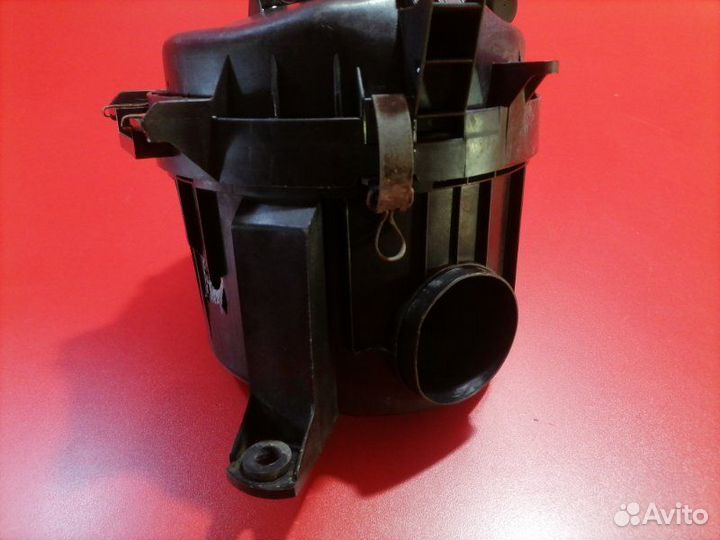 Корпус воздушного фильтра Toyota Hilux Surf