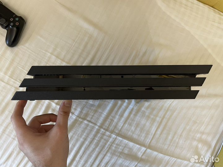 PS4 Pro 1TB, 4x DualShock, док, Gold Headset
