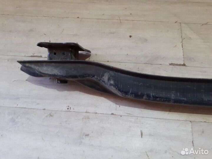 Усилитель заднего бампера Volkswagen