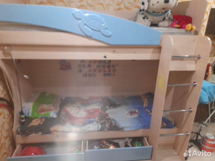 Кровать двухьярусная