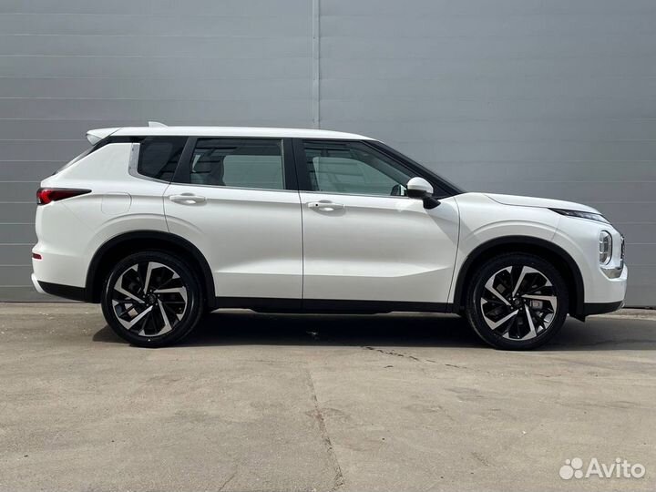 Mitsubishi Outlander 2.5 CVT, 2022