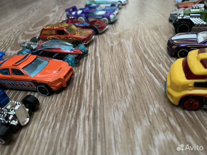Hot wheels машинки