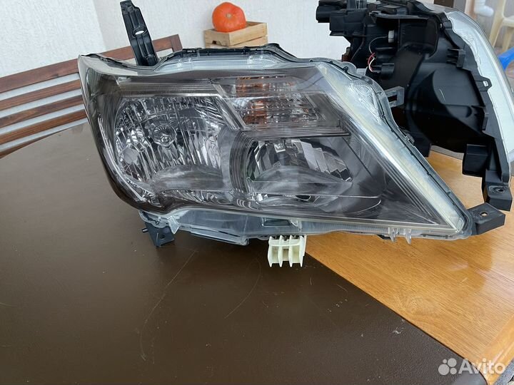 Фары Nissan Serena c26