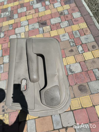 Nissan tiida Latio 2005 Обшивка двери передняя пра