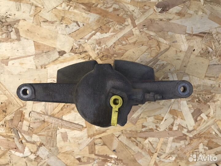 Суппорт передний правый VW Tiguan 2 Skoda Kodiaq