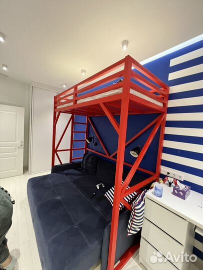 Кровать двухьярусная