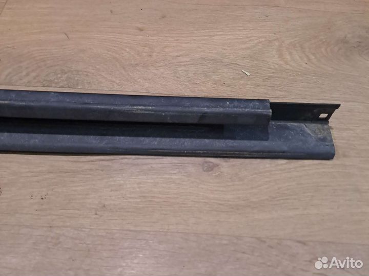 Полозья для сдвижной двери левая Mazda MPV